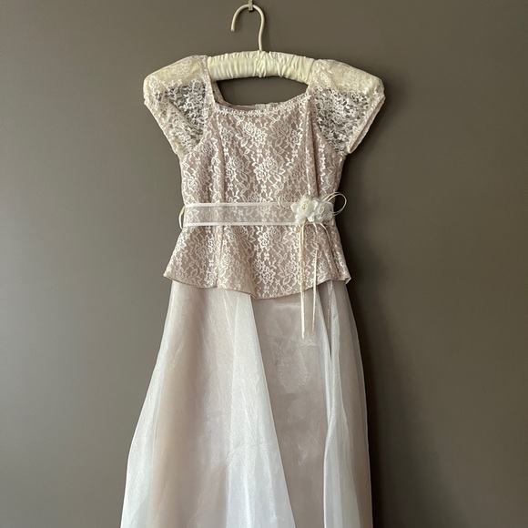 Girls Crème Lace and Tulle Dress - Picture 2 of 9